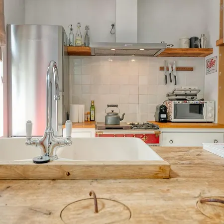 Dom wakacyjny Charming Cityhome In The Heart Of